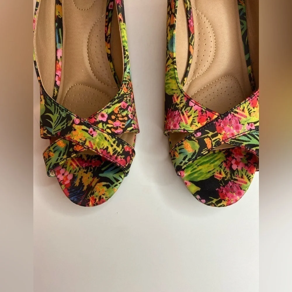 DexFlex Comfort~Vibrant Floral Criss Cross Open Toe Cork Wedge Shoes~Size 8.5
